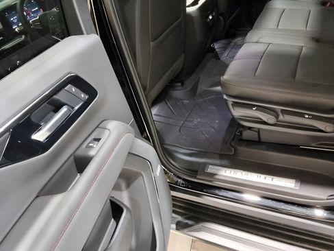 Used 2026 Chevrolet Suburban RST w/ Comfort Package AWD/4WD image 18