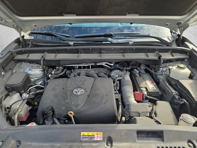 Used 2022 Toyota Highlander LE FWD image 24