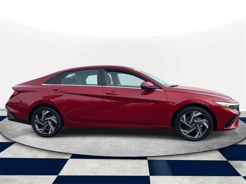 Certified 2025 Hyundai Elantra Limited image 5