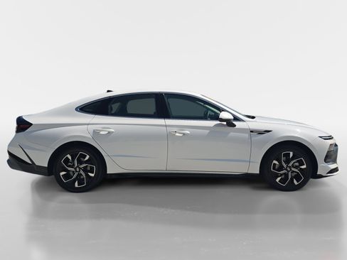 Certified 2025 Hyundai Sonata SEL FWD image 2