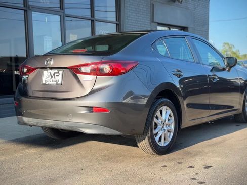 Used 2017 MAZDA MAZDA3 Sport FWD image 2