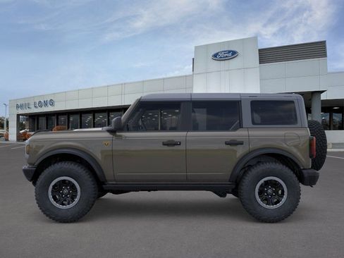 New 2026 Ford Bronco Badlands w/ Sasquatch Package AWD/4WD image 3