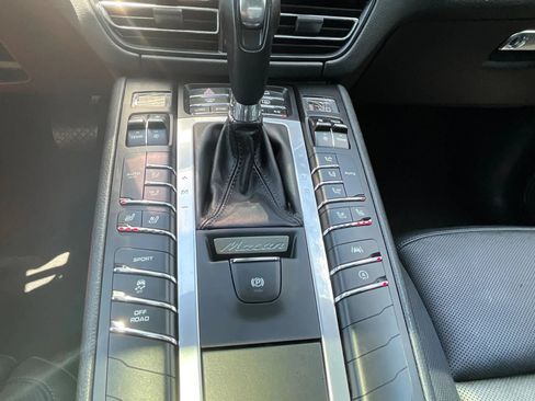 Used 2020 Porsche Macan w/ Premium Package Plus AWD/4WD image 23