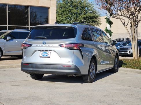 Used 2022 Toyota Sienna LE image 8