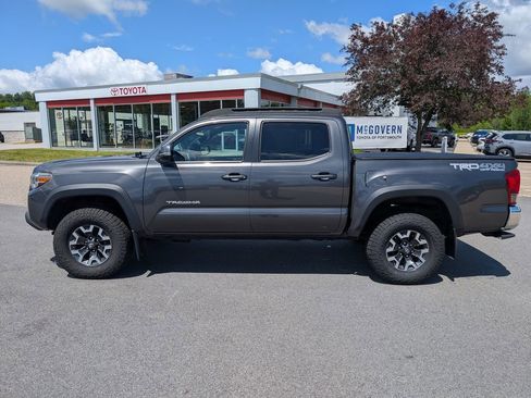 Used 2017 Toyota Tacoma TRD Off-Road w/ Tow Package (A/T) AWD/4WD image 2