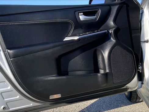 Used 2016 Toyota Camry XLE image 20