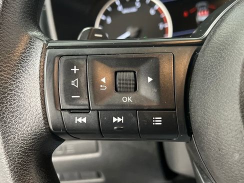 Used 2024 Nissan Rogue S image 36