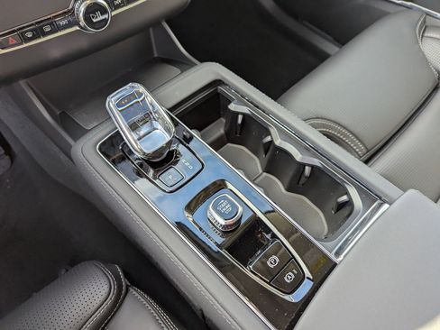 New 2026 Volvo XC90 B6 Ultra w/ Protection Package image 18