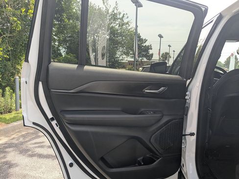 Used 2025 Jeep Grand Cherokee L Laredo w/ Luxury Tech Group I RWD image 24