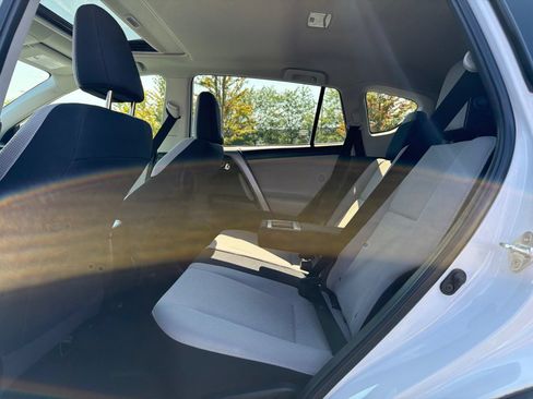 Used 2018 Toyota RAV4 XLE AWD/4WD image 15
