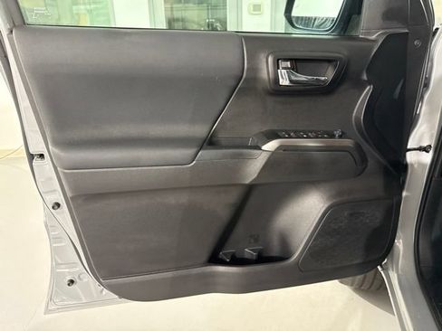 Used 2021 Toyota Tacoma TRD Sport w/ Technology Package AWD/4WD image 17