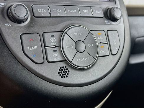 Used 2013 Kia Soul ! w/ Premium Pkg FWD image 24