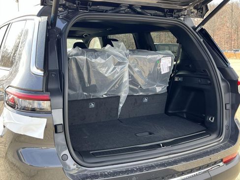 New 2025 Jeep Grand Cherokee L Laredo w/ Luxury Tech Group I image 18