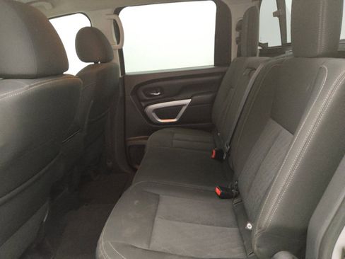 Used 2018 Nissan Titan SV RWD image 18