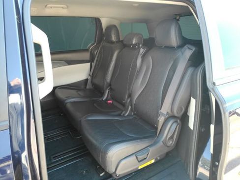 Used 2024 Kia Carnival LX FWD image 17