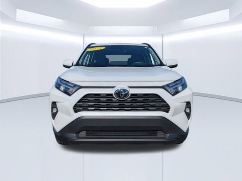 Used 2023 Toyota RAV4 XLE Premium image 9