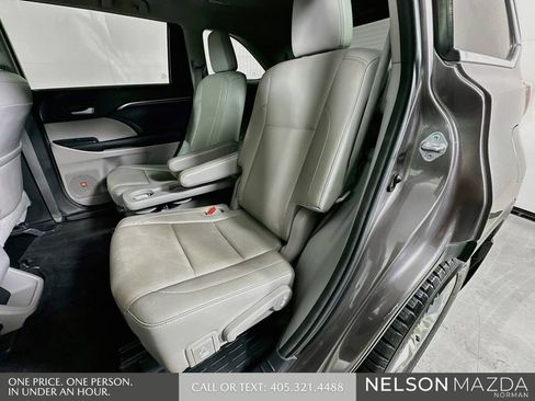 Used 2016 Toyota Highlander Limited FWD image 25
