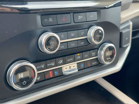 Used 2024 Ford Expedition Max Limited image 18