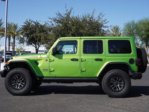 Used 2025 Jeep Wrangler Unlimited Rubicon AWD/4WD image 2