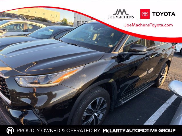 Used 2021 Toyota Highlander XLE AWD/4WD image 1