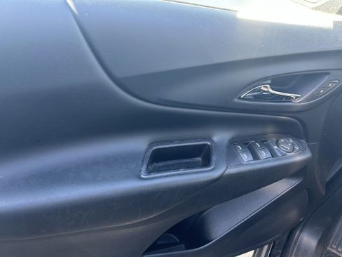 Used 2020 Chevrolet Equinox LT image 3