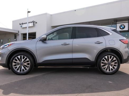 Used 2022 Ford Escape Titanium AWD/4WD image 4