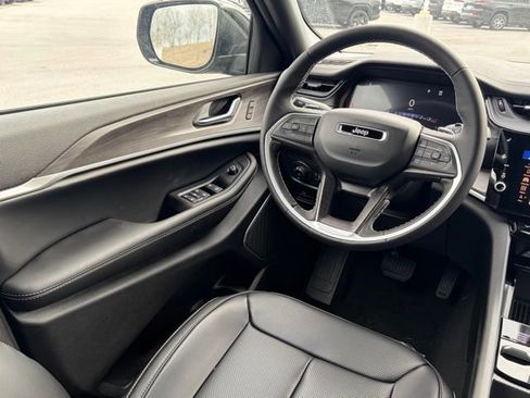New 2026 Jeep Grand Cherokee Limited w/ Luxury Tech Group II AWD/4WD image 35