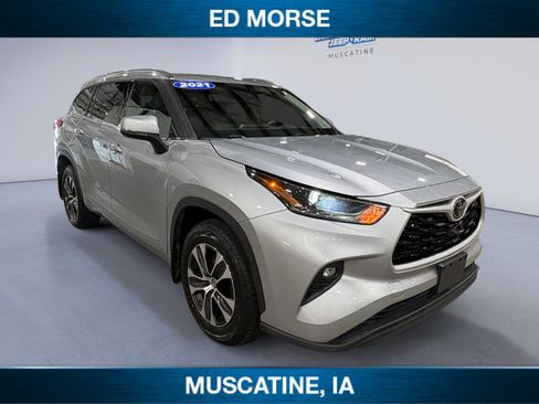 Used 2021 Toyota Highlander XLE AWD/4WD image 7