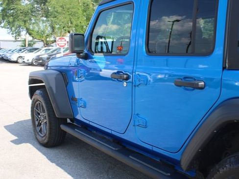 Used 2025 Jeep Wrangler Unlimited Sport AWD/4WD image 42