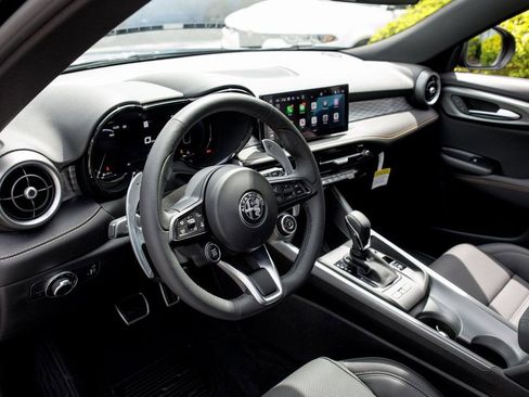 New 2025 Alfa Romeo Tonale w/ Premium Package AWD/4WD image 29