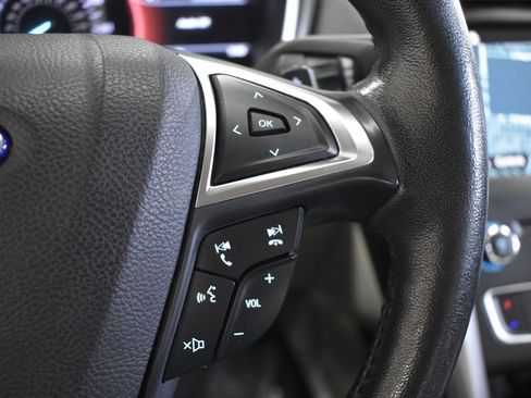 Used 2017 Ford Fusion SE w/ Fusion SE Technology Package image 16