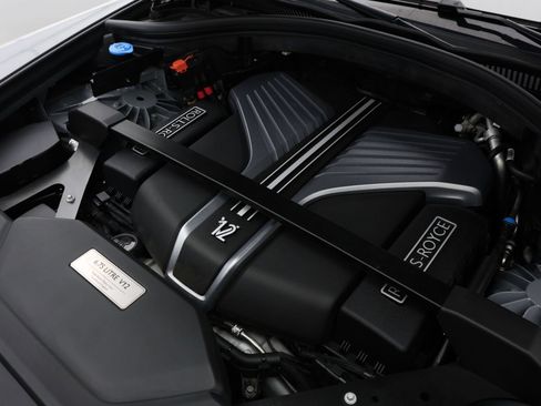 Certified 2025 Rolls-Royce Cullinan Black Badge AWD/4WD image 21