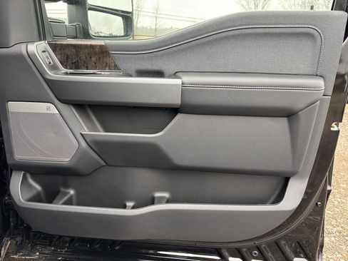 New 2025 Ford F250 Lariat w/ Black Appearance Package image 16