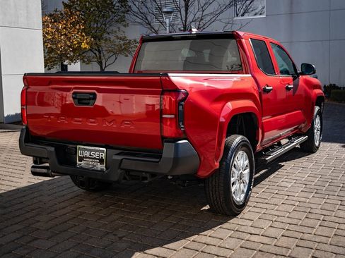 Used 2025 Toyota Tacoma SR image 10