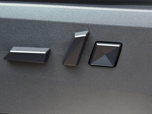 Used 2024 Tesla Cybertruck AWD Crew Cab image 50