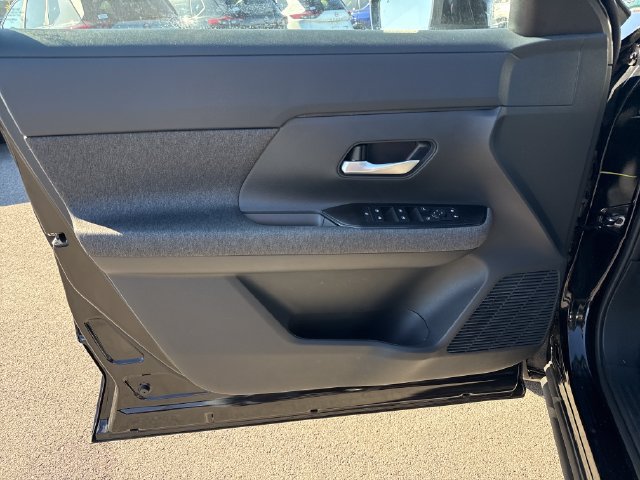 Certified 2025 Nissan Kicks SV w/ SV Premium Package AWD/4WD image 13