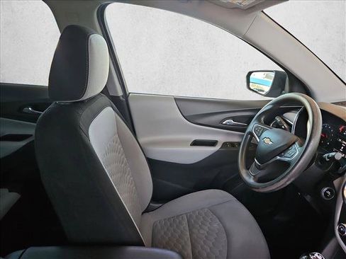 Used 2020 Chevrolet Equinox LS FWD image 2