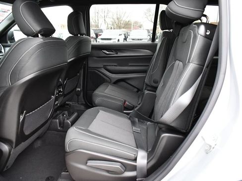 New 2026 Jeep Grand Cherokee L 4WD image 9