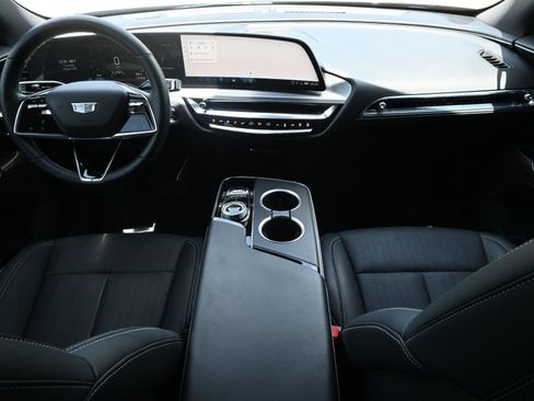 Used 2024 Cadillac Lyriq Luxury RWD image 8