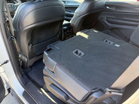 Used 2024 Jeep Grand Cherokee L Laredo image 35