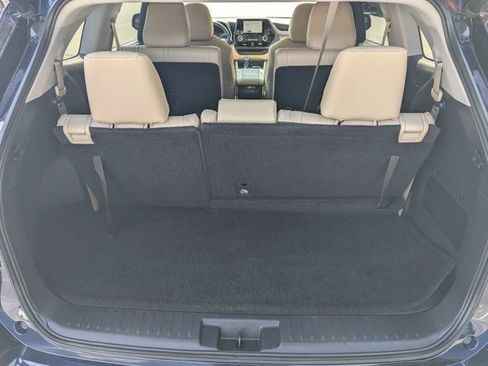 Used 2023 Toyota Highlander XLE FWD image 17