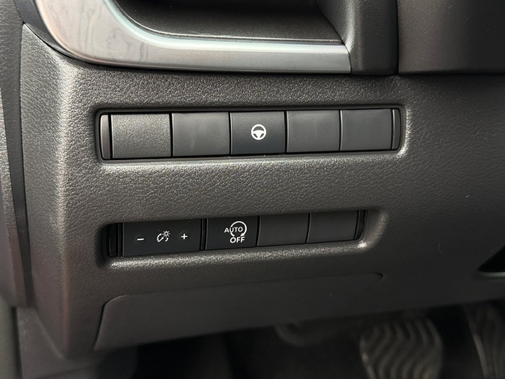Used 2023 Nissan Rogue SV AWD/4WD image 29