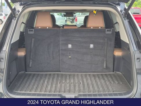 Used 2024 Toyota Grand Highlander AWD image 9