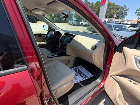 Used 2017 Nissan Pathfinder SV FWD image 19