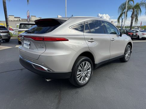 Used 2021 Toyota Venza XLE image 10