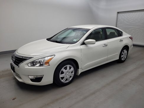 Used 2015 Nissan Altima 2.5 S w/ Power Driver Seat Package FWD image 2