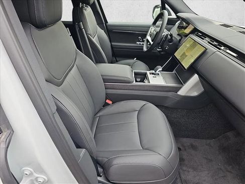 New 2025 Land Rover Range Rover Long Wheelbase SE image 10