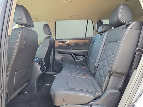 Used 2025 Volkswagen Atlas SE image 16