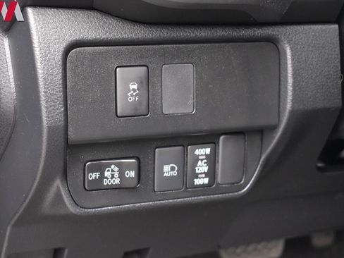 Used 2020 Toyota Tacoma TRD Off-Road w/ TRD Premium Off Road Package AWD/4WD image 17