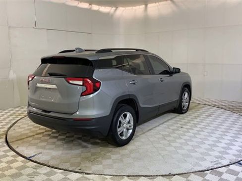 Used 2023 GMC Terrain SLE w/ Driver Convenience Package image 8